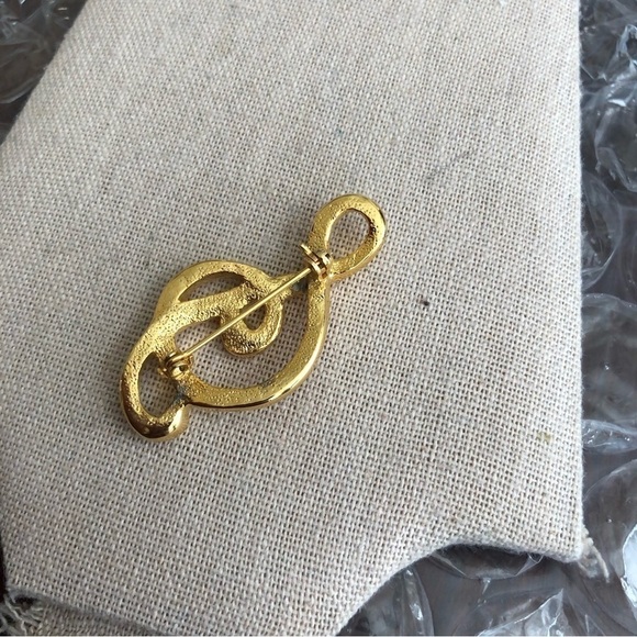 Vintage Gold Tone Music Note Brooch - Picture 2 of 3